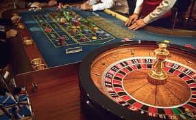 Mobile-optimised casino games interface on a Filipino player's phone